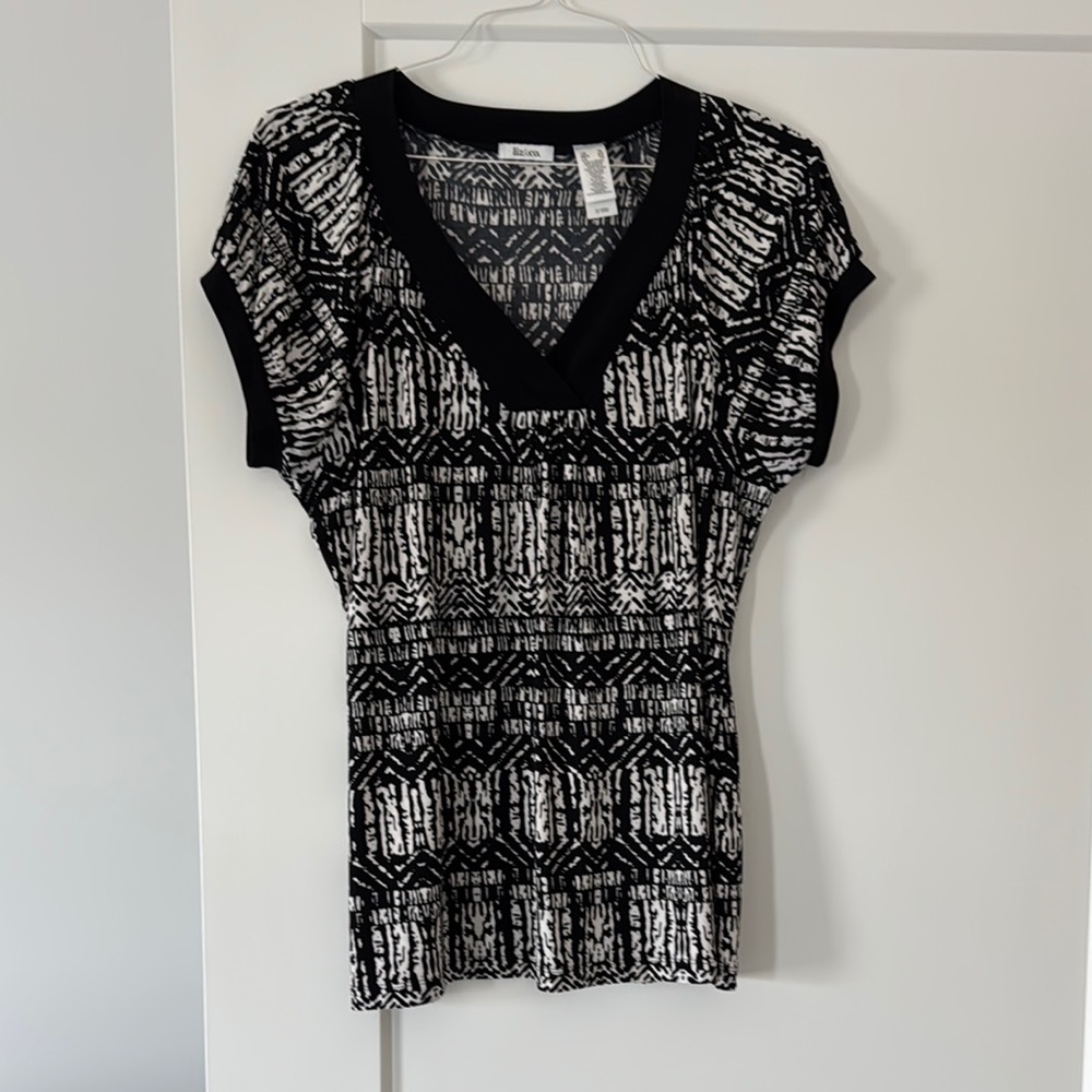 Liz & Co. Black and White Patterned Top